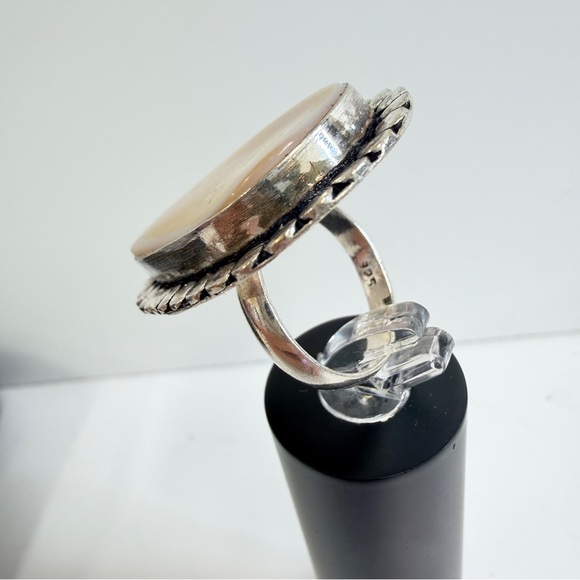 💕 Mother of pearl pear silver overlay 925 gemstone ring. Size 6 - Picture 6 of 9